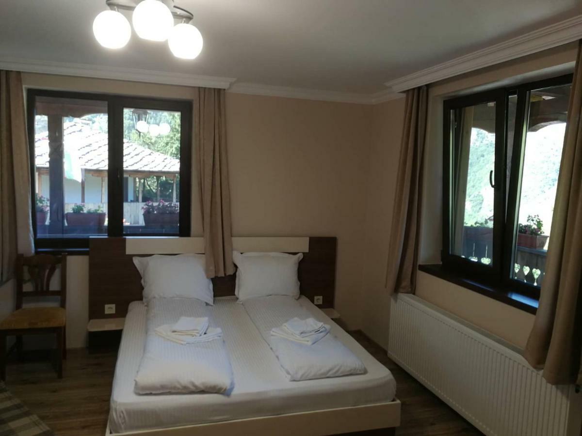 Слънчевата Къща Hotell Kovačevica Exteriör bild